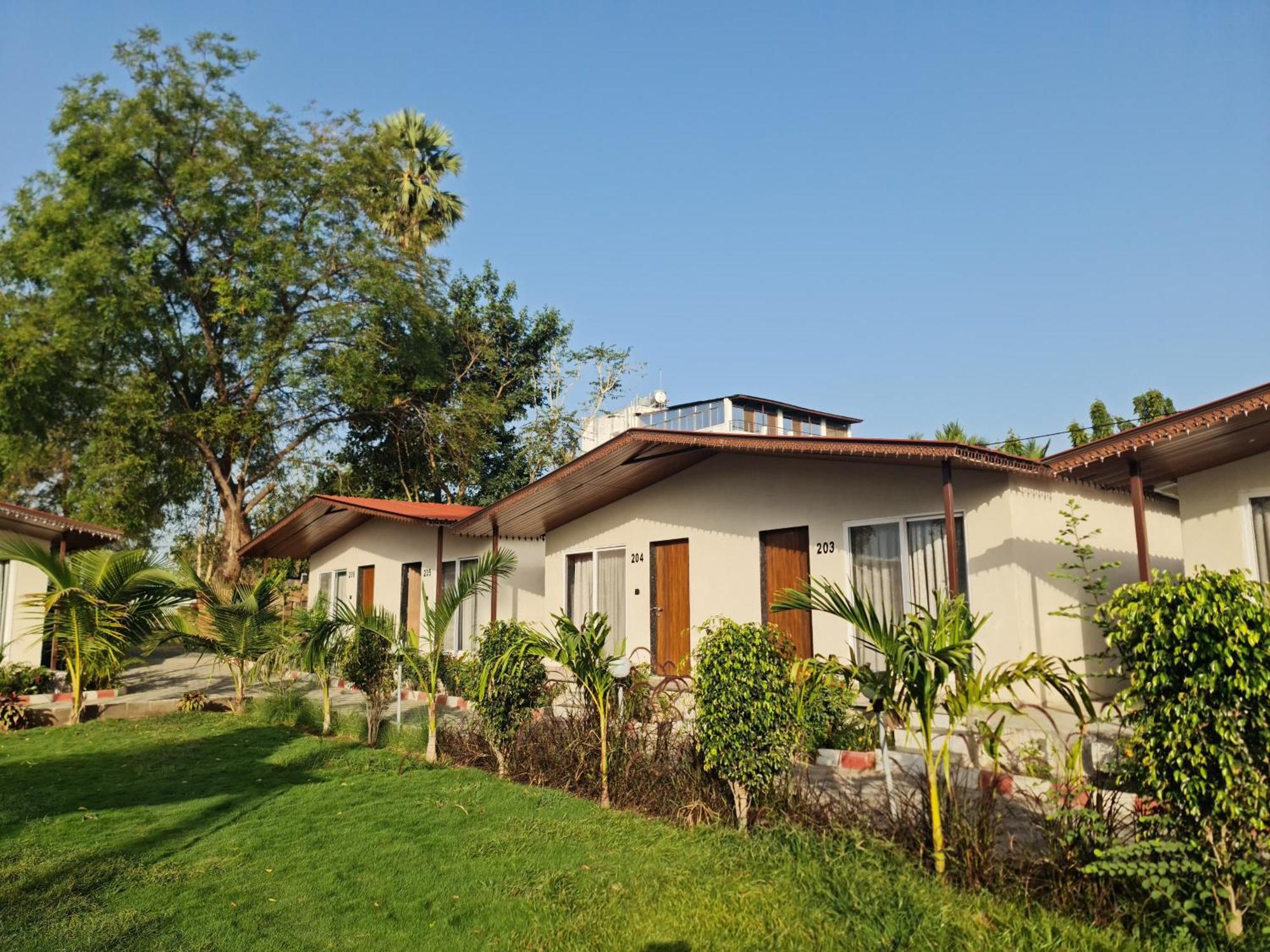 Riverview Tent Resort Kevadia Luaran gambar