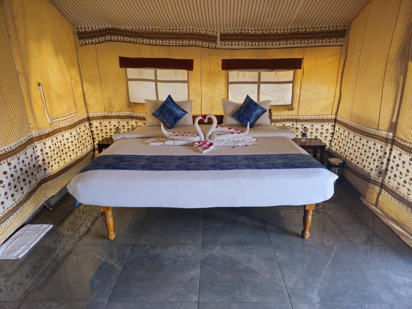 Riverview Tent Resort Kevadia Luaran gambar