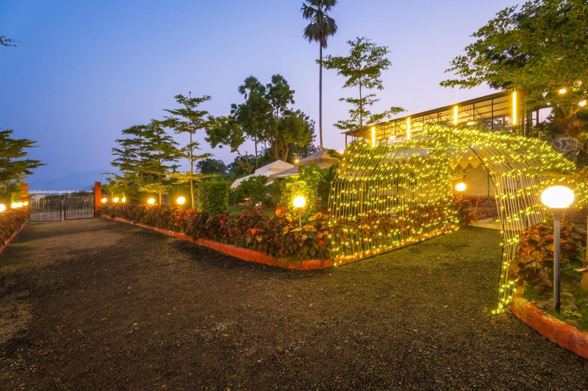 Riverview Tent Resort Kevadia Luaran gambar