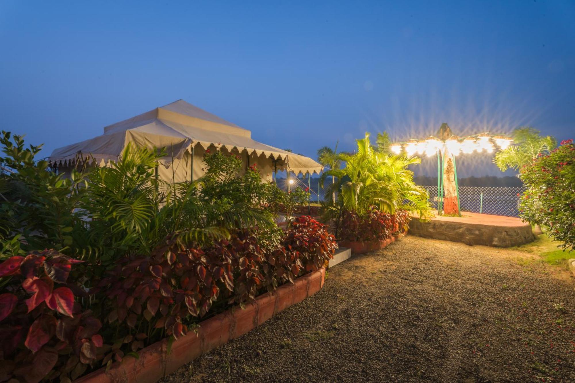 Riverview Tent Resort Kevadia Luaran gambar