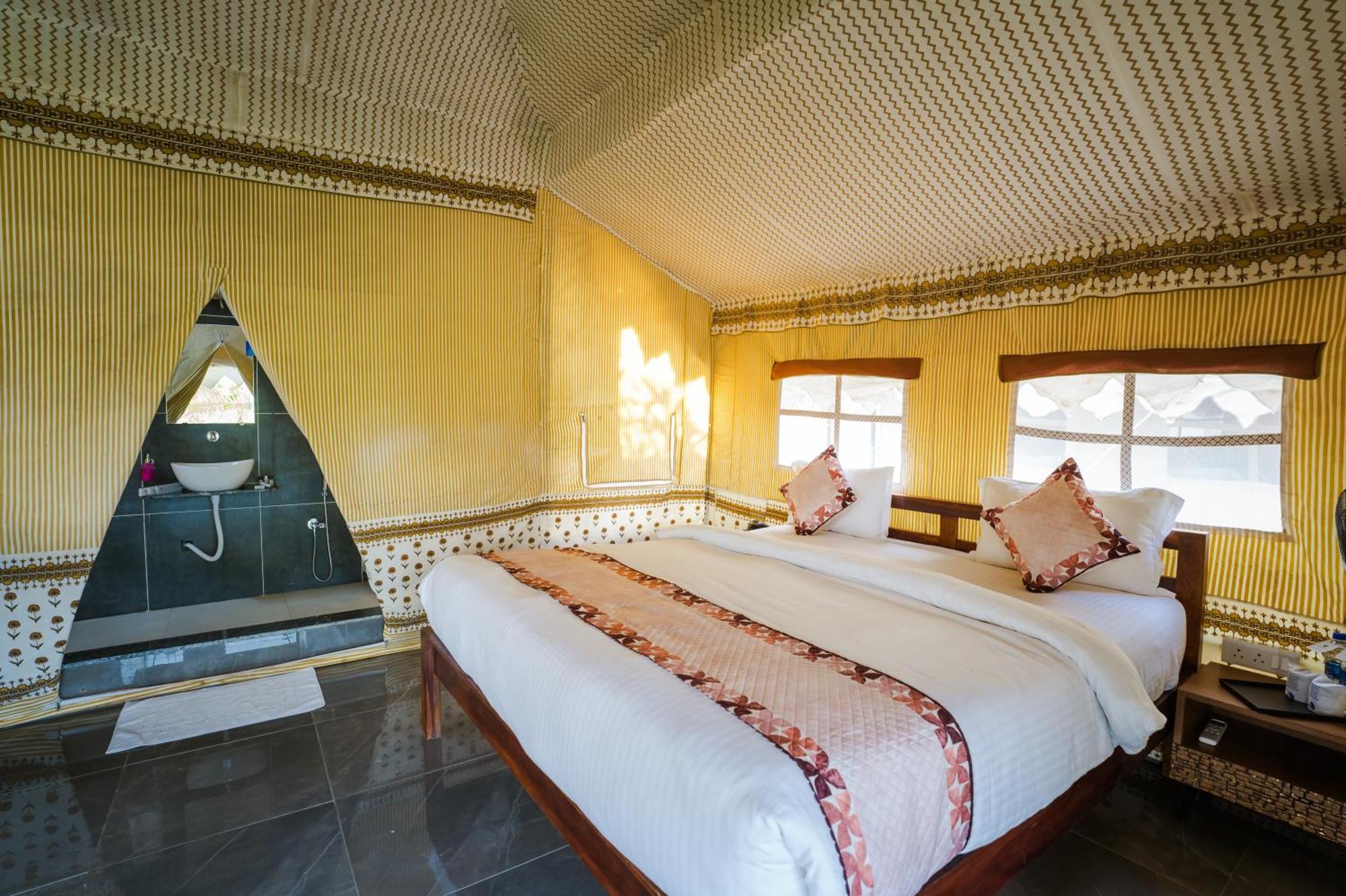 Riverview Tent Resort Kevadia Luaran gambar