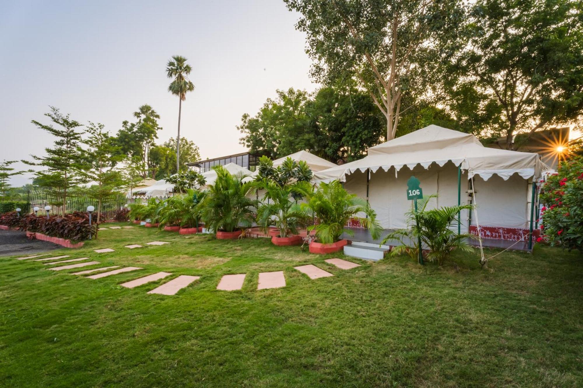 Riverview Tent Resort Kevadia Luaran gambar